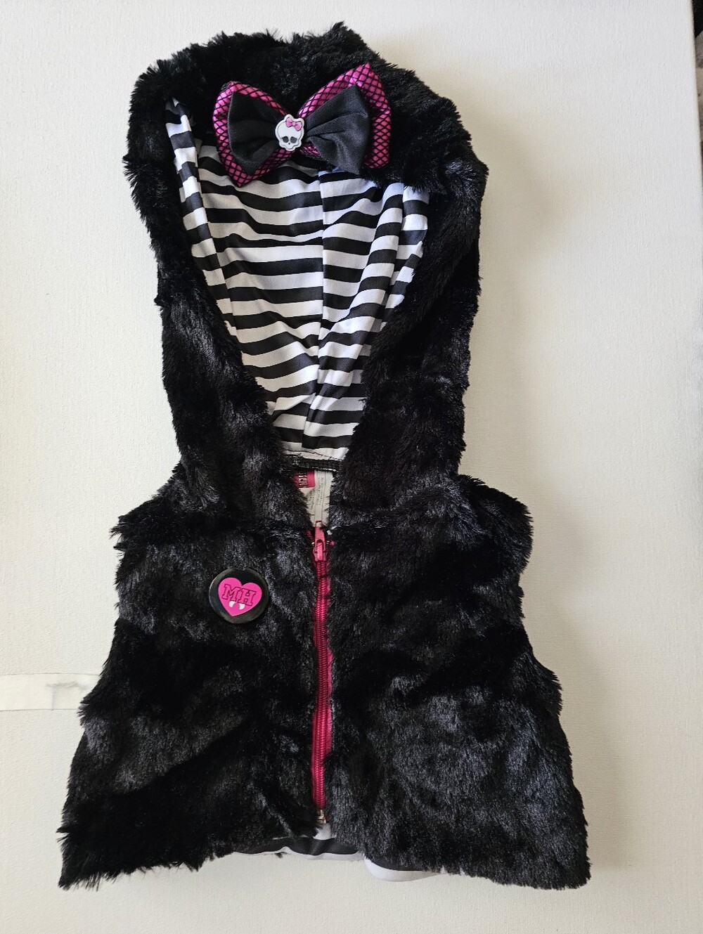 Monster High Black Furry Vest with Pink Heart Pin Girls 8/10